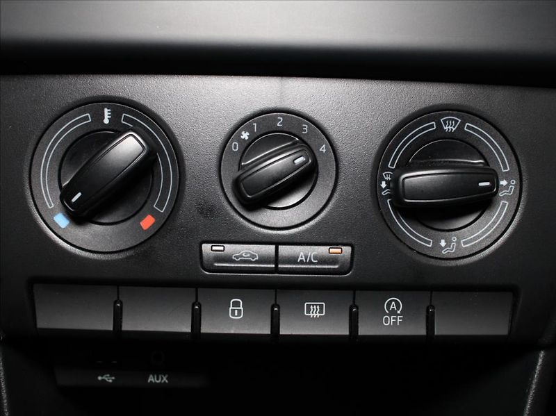 Škoda Rapid 1,2 TSi 66kW 2.maj.ČR 57tkm! - fotka 20 z 22