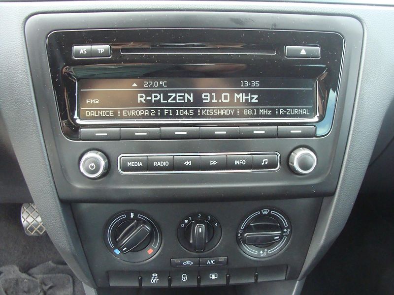 Škoda Rapid 1.2 TSi Ambiente, koupeno v ČR - fotka 13 z 22
