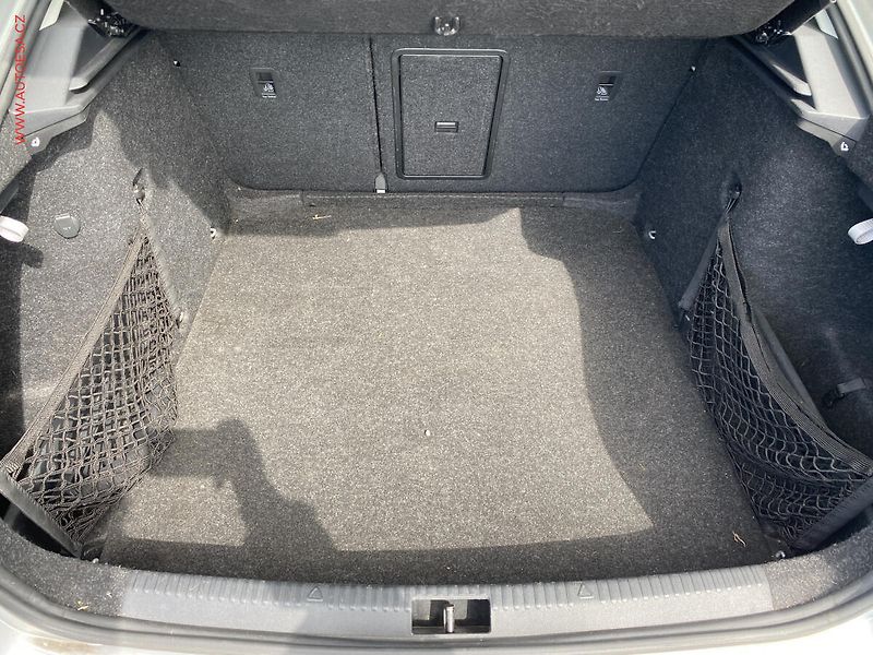 Škoda Octavia (2017) 1.6 TDi, ČR, Style, LED - fotka 7 z 16