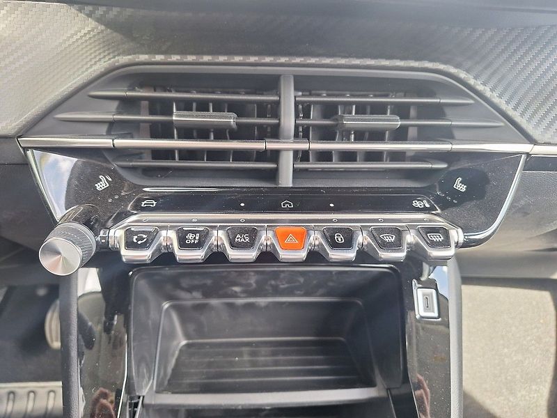 Peugeot 208 (2026) ALLURE 1.2 TURBO 100k MAN6 - fotka 13 z 18
