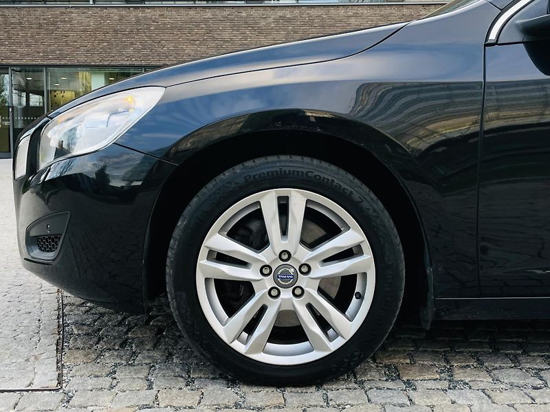 Volvo V60 2.4D5 MANUÁL VÝHŘEV SERVISKA - fotka 44 z 44