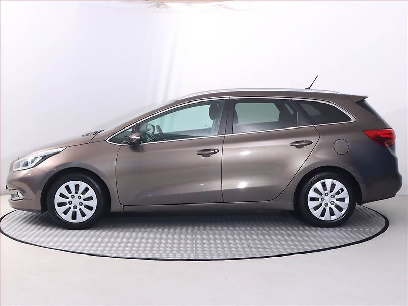 Kia Ceed (2015) 1.6 GDI, Serv.kniha, Tempomat - fotka 3 z 16