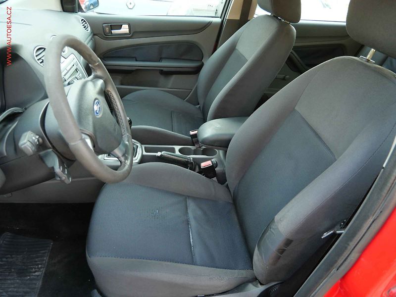 Ford Focus (2005) 1.6 TDCi, AC - fotka 9 z 17