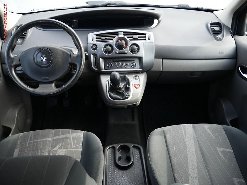 Renault Scénic (2005) 1.5 dCi, AC - fotka 8 z 15