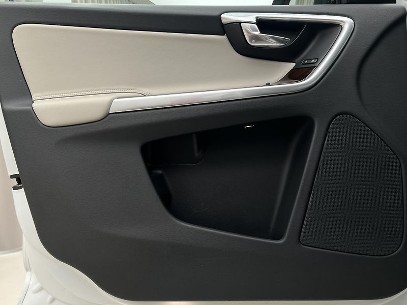 Volvo XC60 D5 AWD POLESTAR SUMMUM AUT  - fotka 6 z 38