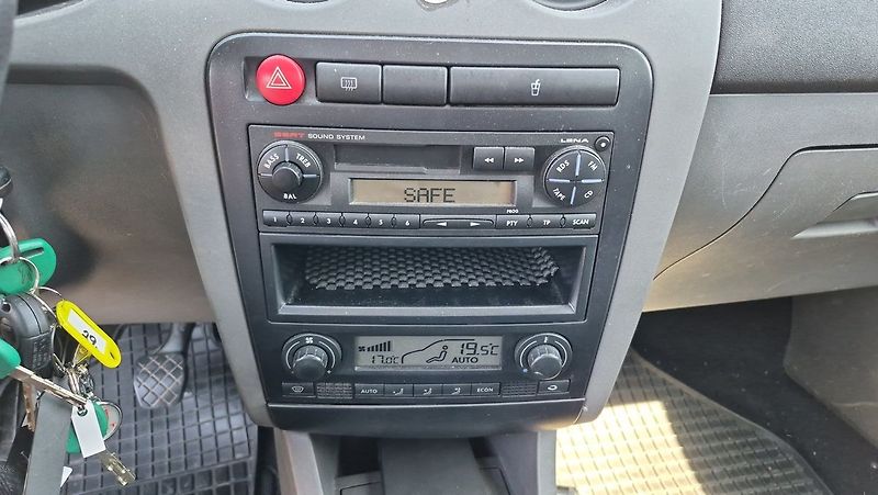 Seat Ibiza 1,4 16V 55 kW - fotka 13 z 17