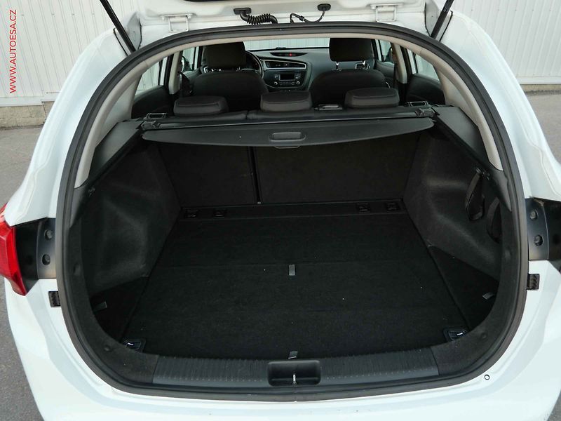 Kia Ceed (2017) 1.6CRDi, ČR, AC, tempo, park - fotka 7 z 18