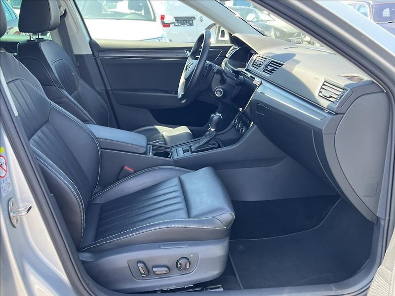 Škoda Superb 2,0 TDI DSG Premium Edition - fotka 21 z 42