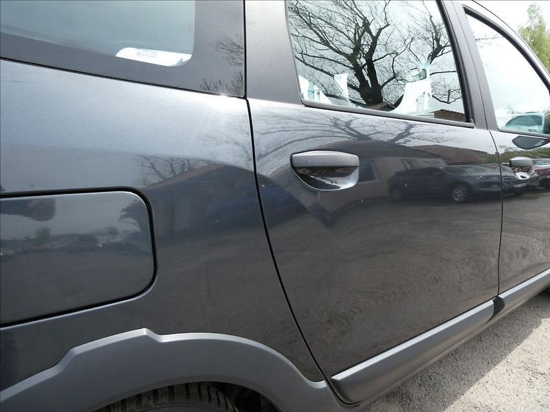 Dacia Lodgy 1,2 TCe 85kW klima,NAVI,závěs - fotka 11 z 35