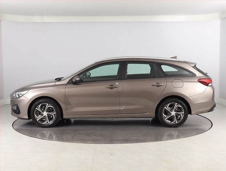Hyundai i30 (2021) Comfort 1.6 CRDi, Serv.kniha - fotka 3 z 19