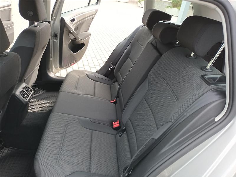 Volkswagen Golf 1,6 TDI,81KW,4X4,NAVI,SERVISKA - fotka 18 z 49