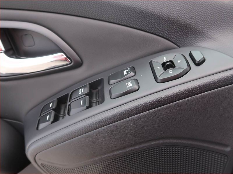 Hyundai ix35 (2010) 2.0 CRDi, 4X4, Automat - fotka 16 z 16
