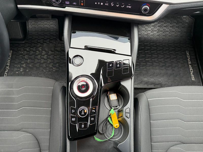 Kia Sportage 1.6 T-GDi MHEV DCT AWD TOP Evo - fotka 23 z 30