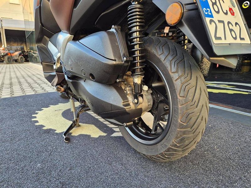Yamaha X-Max 300 (2018) - fotka 14 z 24