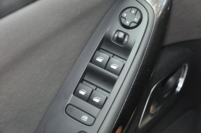 Citroën Grand C4 Picasso 1.6HDi 88kW Exclusive Automat - fotka 21 z 24