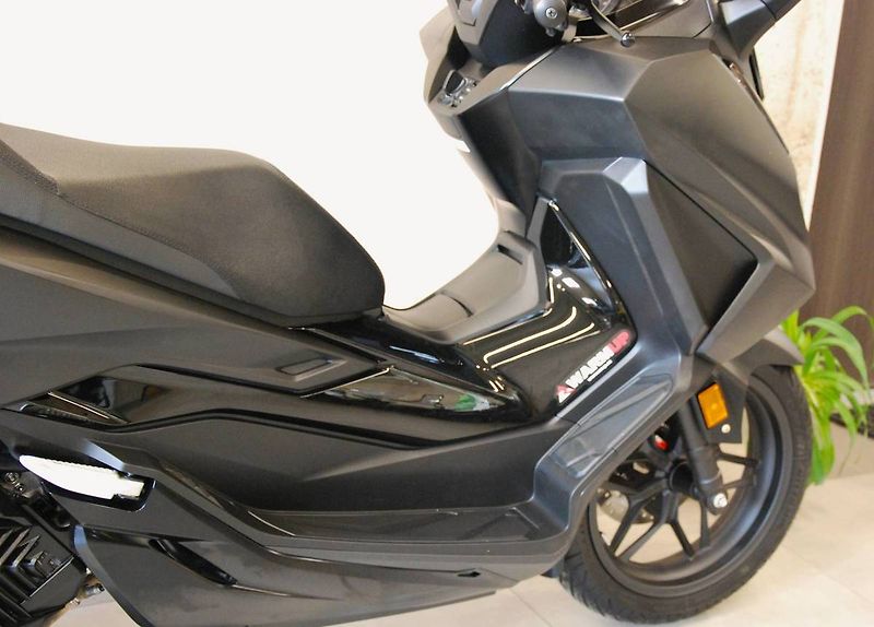 Honda Forza 125 ABS (2023) Forza 125 - 1.maj, serviska, k - fotka 7 z 20