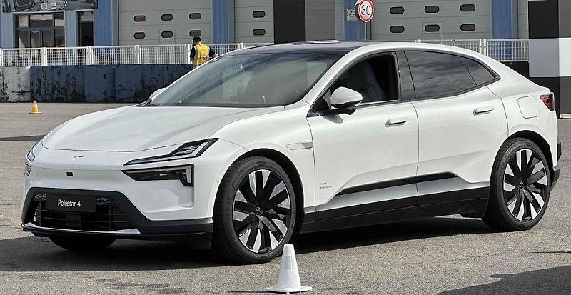 Elektrická auta jsou fenoménem posledních let. Průkopníkem popularity je značka Tesla.