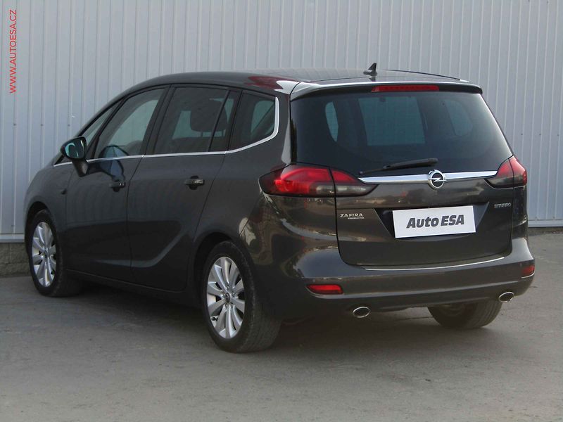 Opel Zafira (2014) 2.0 CDTi BITURBO Tourer - fotka 6 z 24