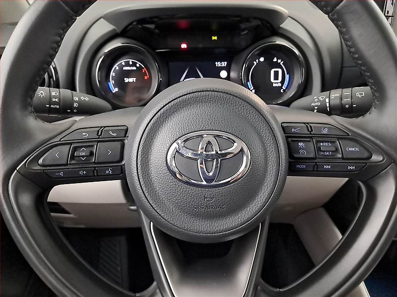 Toyota Yaris (2023) 1.5 VVT-i - fotka 17 z 19