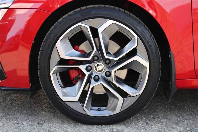 Škoda Octavia 2,0 TDI  RS,AUTOMAT,4x4,120LET - fotka 42 z 46