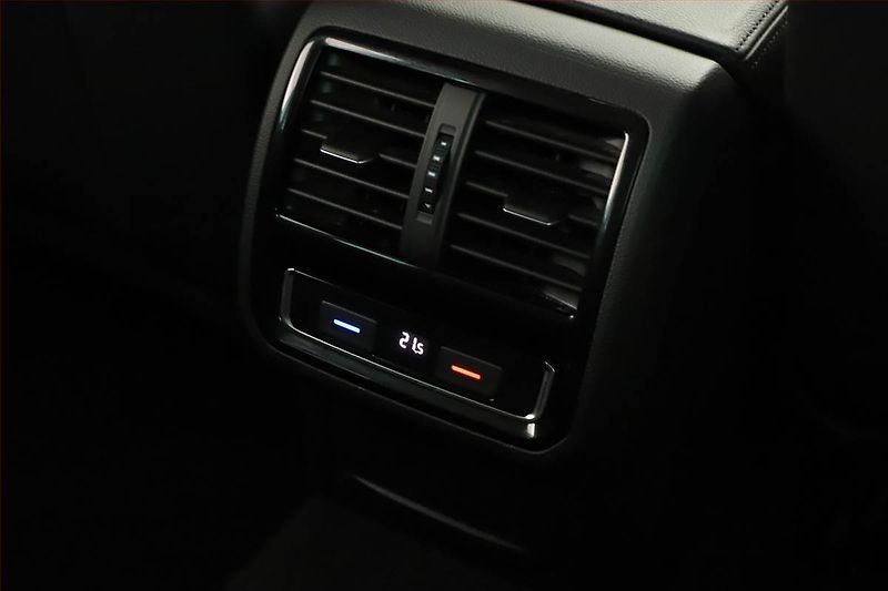 Volkswagen Passat (2021) Elegance 2.0 TDI - fotka 13 z 18