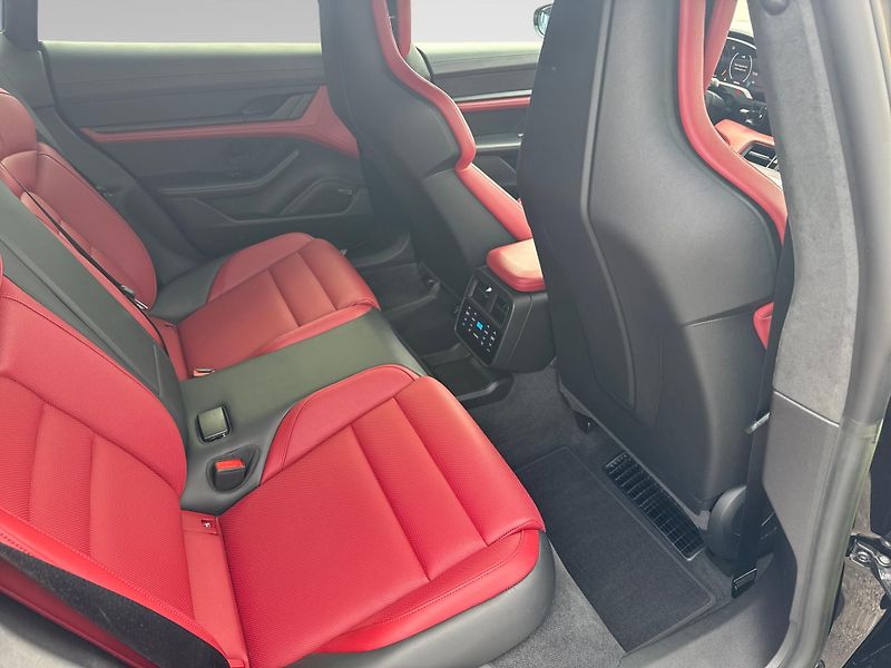 Porsche Taycan Turbo Sport Turismo - fotka 23 z 30