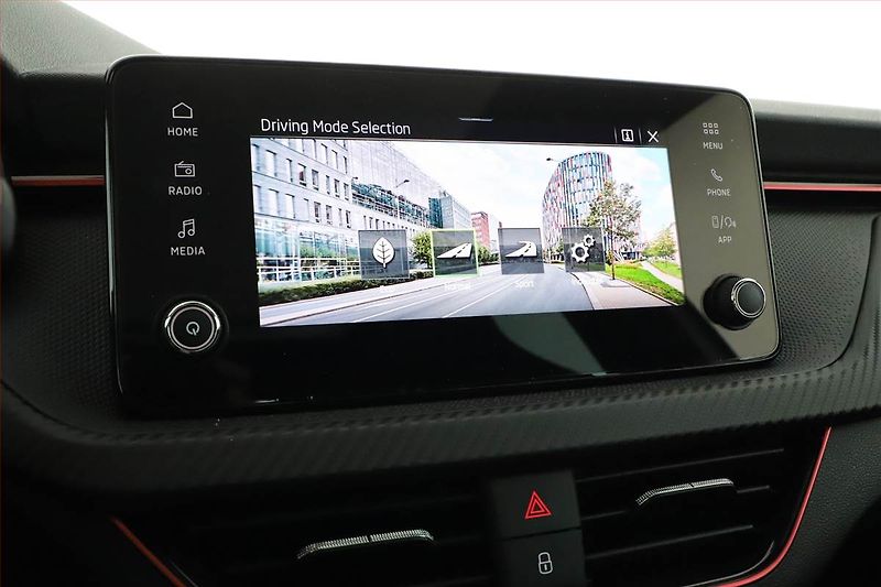 Škoda Kamiq (2025) 1.0 TSI, MONTE CARLO, KEYLESS - fotka 14 z 20