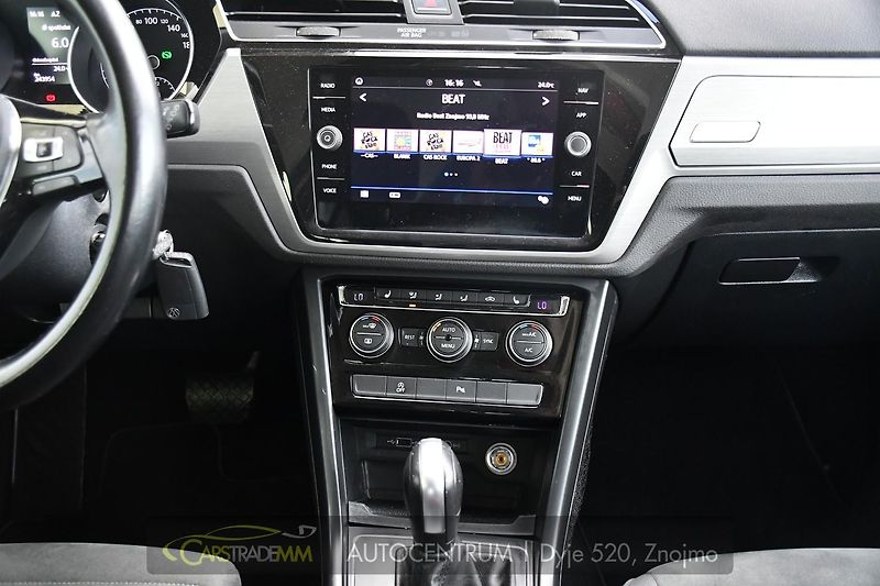 Volkswagen Touran 2.0TDi DSG TAŽNÉ 2xKOLA  - fotka 24 z 52