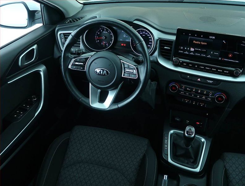 Kia Ceed (2021) Top 1.5 T-GDI, Serv.kniha - fotka 7 z 19