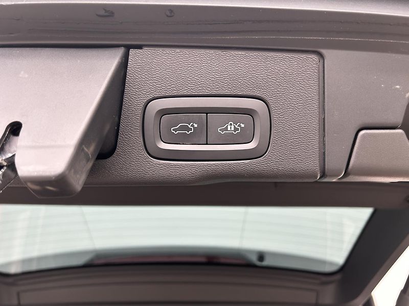 Volvo XC60 2.0 B5 4x4 INSCRIPTION - fotka 24 z 26