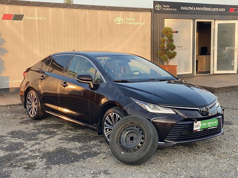 Toyota Corolla 1.6i, ČR, Executive, záruka - fotka 1 z 18