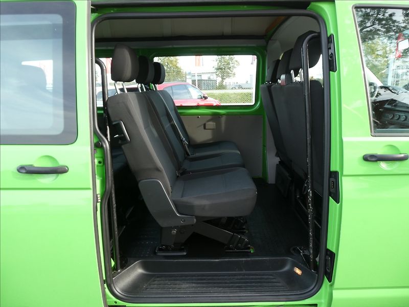 Volkswagen Transporter 2,0 TDi 75kW L2H2,9.míst,2xkol - fotka 19 z 48
