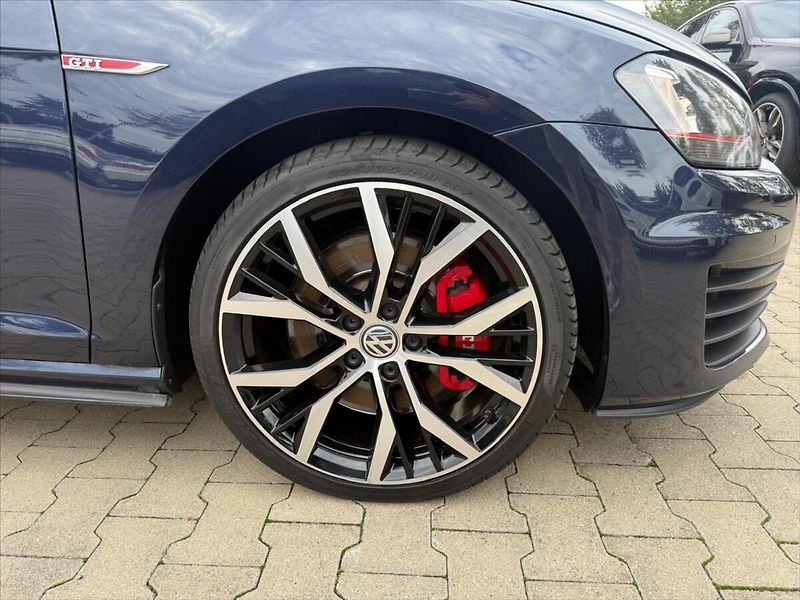 Volkswagen Golf 2.0 GTI DSG - fotka 7 z 19