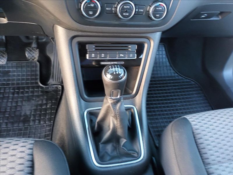 Volkswagen Sharan 2,0 TDI,7MÍST,SERVISKA,VÝHŘEV - fotka 14 z 46
