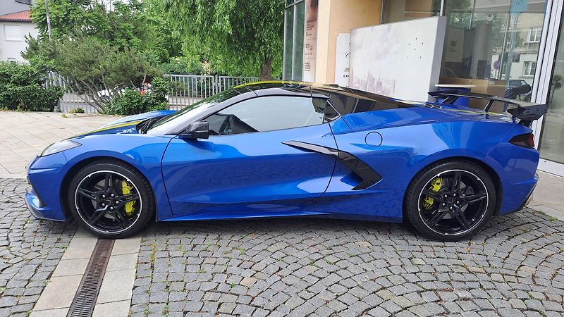 Chevrolet Corvette C8 Stingray Convertible 3LT - fotka 3 z 16