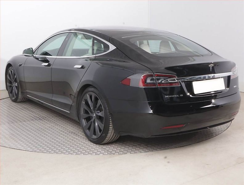 Tesla Model S (2019) 100D, SoH 88% - fotka 4 z 21