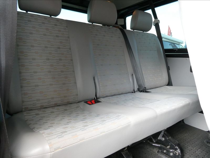 Volkswagen Transporter 2,0 TDi BUS 9.míst,klima,webas - fotka 21 z 46
