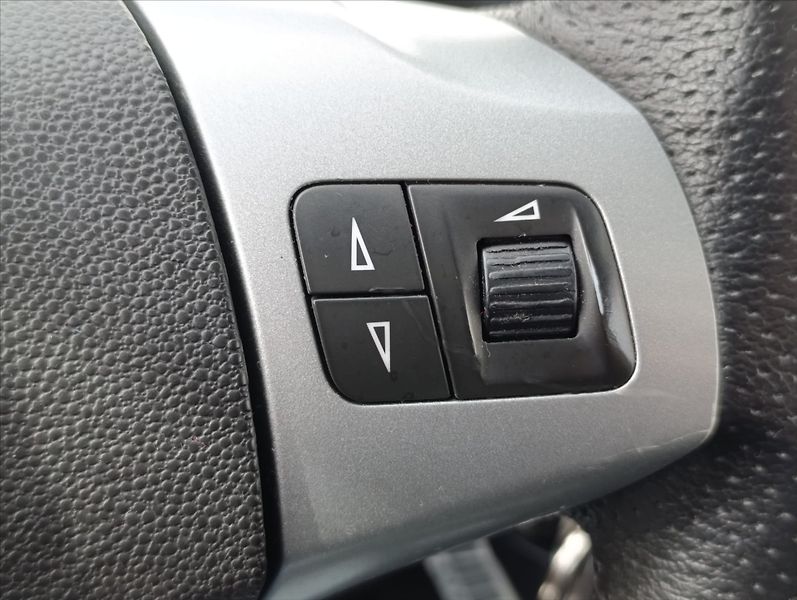Opel Corsa 1,4 i Klima Navigace Alu - fotka 24 z 30