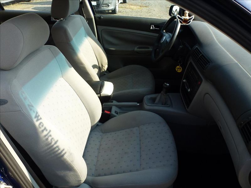 Volkswagen Passat 1,6 Bez dokladů !!! na ND - fotka 23 z 47