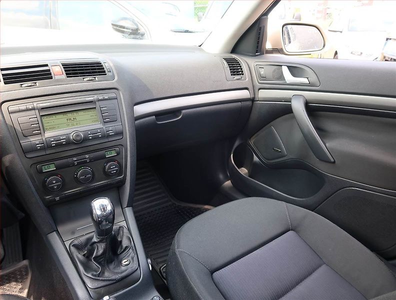 Škoda Octavia (2006) 2.0 TDI, po STK, dobrý stav - fotka 8 z 18