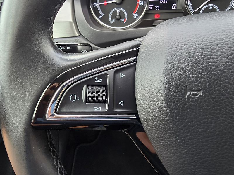Škoda Rapid TSI 81KW XENON NAVi KAMERA 1Ma - fotka 23 z 29