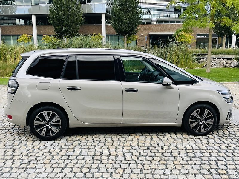 Citroën Grand C4 Picasso 2.0HDi MAN 7MÍST KAMERA TAŽNÉ - fotka 12 z 45