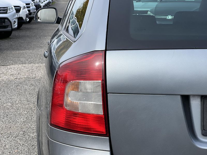 Škoda Octavia 2.0TDi 103kw DSG TEMPOMAT ALU - fotka 39 z 41