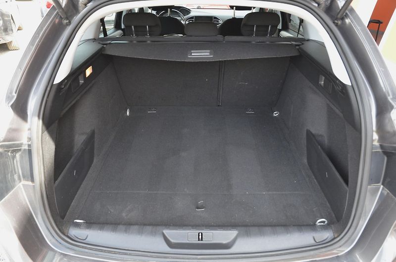 Peugeot 308 (2019) 1.5 HDi 96kW NAVI /STK 06/2028 - fotka 27 z 29
