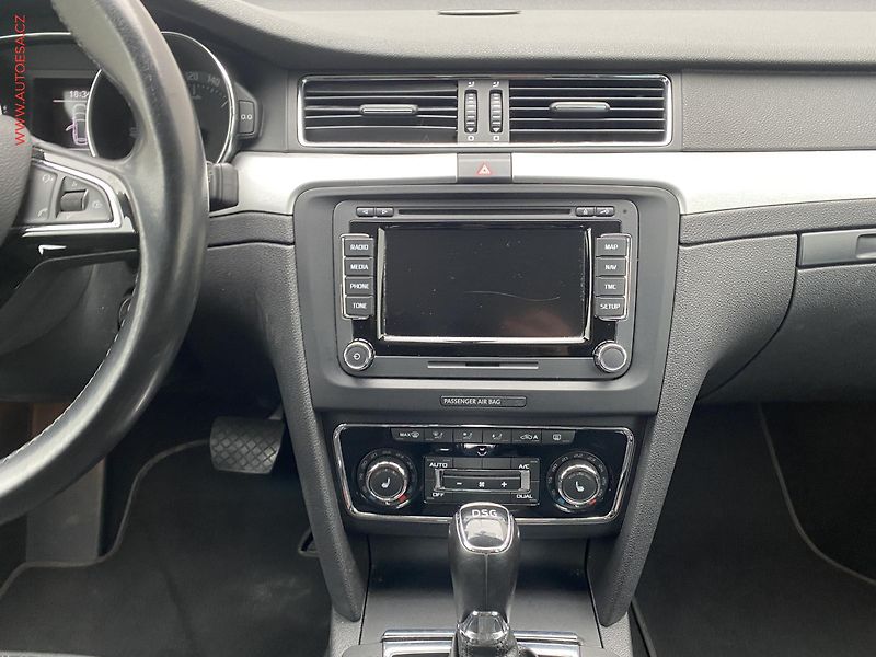 Škoda Superb (2015) 2.0 TDi, Ambition, DSG, navi - fotka 12 z 19
