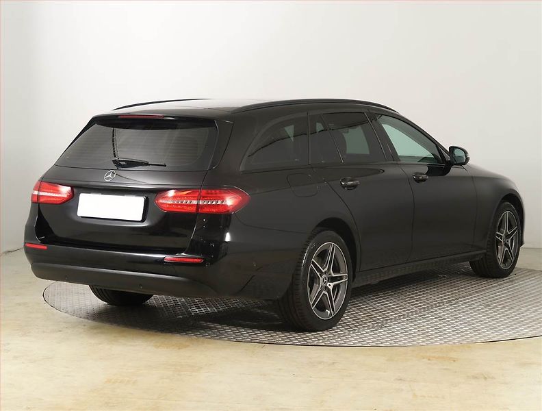 Mercedes-Benz Třídy E (2017) E 220 d - fotka 5 z 27
