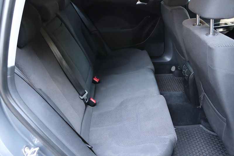 Volkswagen Passat VARIANT 2.0TDI DSG 103kW - fotka 45 z 50
