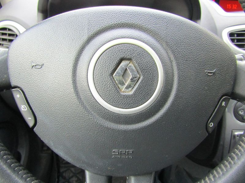 Renault Clio (2013) 1.2i 55kW  ZIMNÍ PNEU - fotka 29 z 34