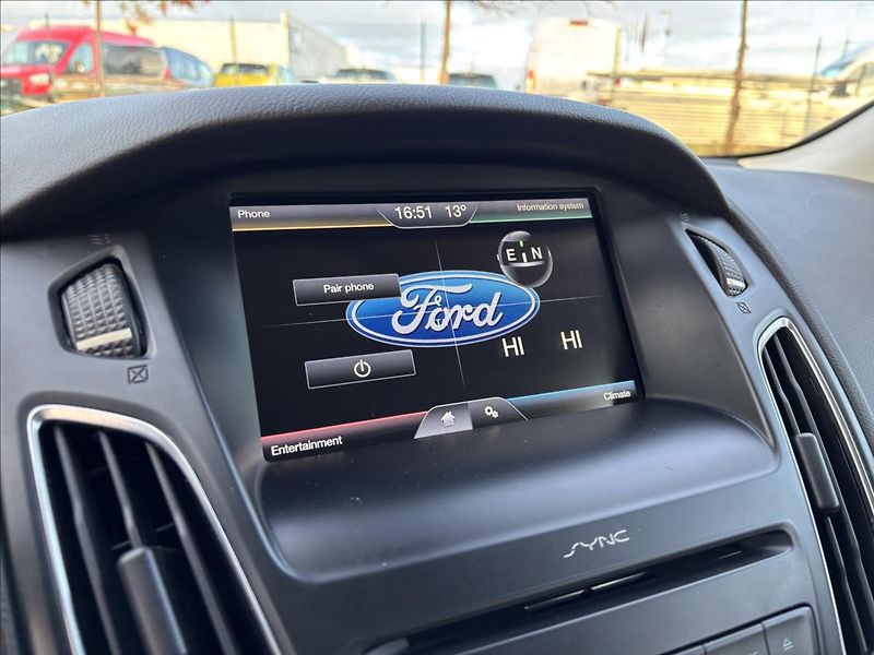 Ford Focus 1,5 TDCI 88kW Titanium - fotka 26 z 38