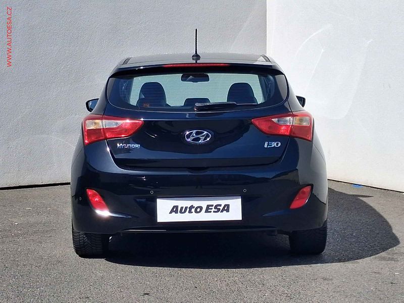 Hyundai i30 (2013) 1.6GDi, 2.maj, servis.kniha - fotka 5 z 19